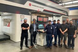 Image: eight men standing in front of a machine; Copyright: W&H